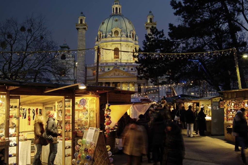 Adventmarkt Karlskirche ©WienTourismus | Christian Stemper
