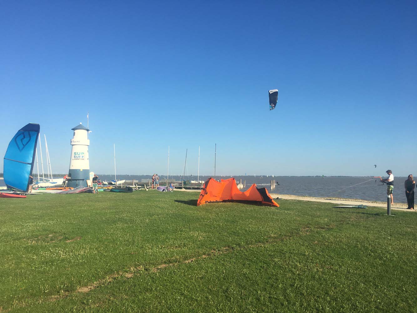 Kitesurfen im Seebad Breitenbrunn ©Vanlifemagazin