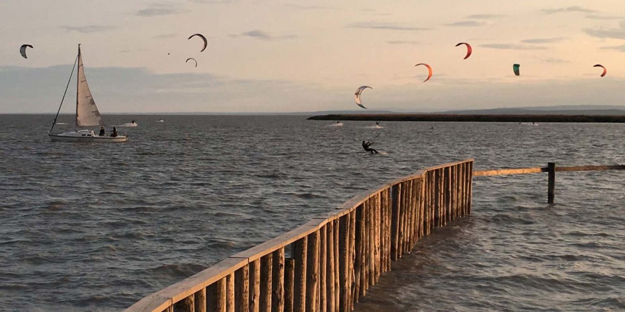 Seebad Breitenbrunn: Homespot für Kitesurfer und Vanlifer
