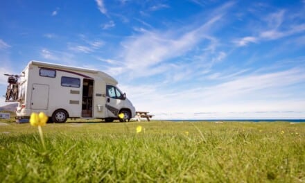 So werden Wohnmobil und Wohnwagen fit für den Osterurlaub