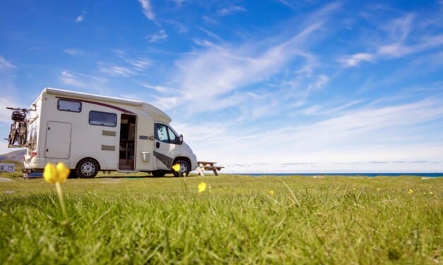 So werden Wohnmobil und Wohnwagen fit für den Osterurlaub