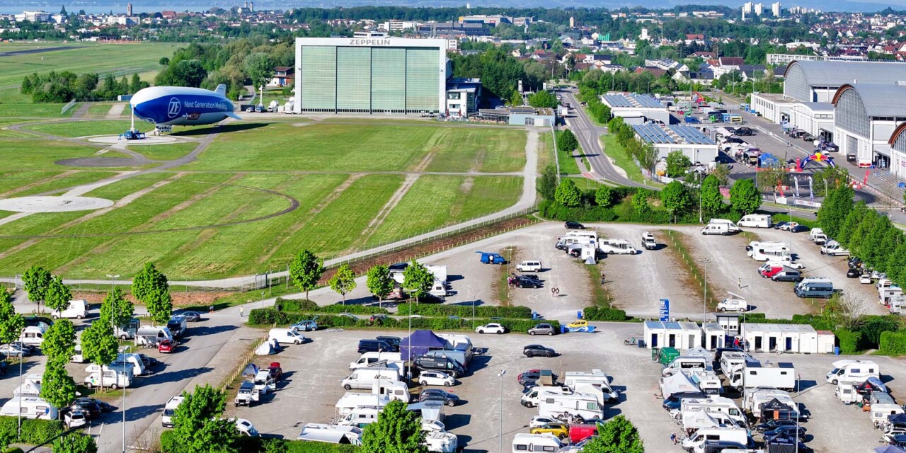 Bodensee: Camping mit Blick auf den Zeppelinhangar