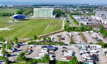 Bodensee: Camping mit Blick auf den Zeppelinhangar