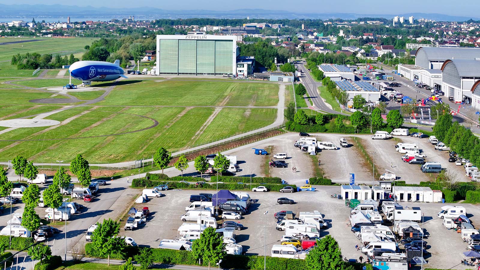 Bodensee: Camping mit Blick auf den Zeppelinhangar - CAMPING Magazin