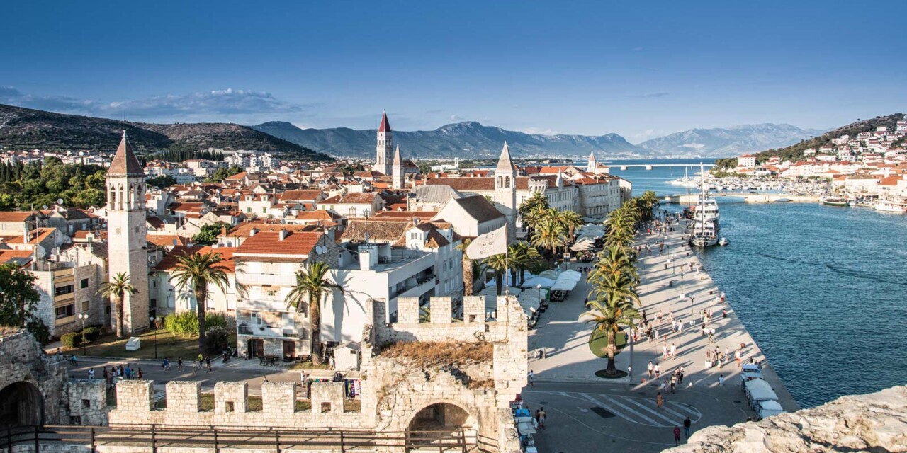 Trogir – historische Altstadt zwischen Festland und Meer in Kroatien
