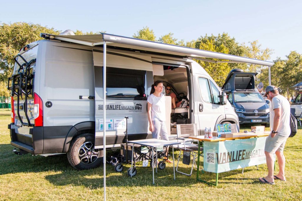 VANLIFE MAGAZIN @Sea n’ Mountain ©Heli Fuchs & StefArt & Natasha Schubert