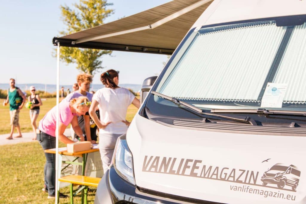 VANLIFE MAGAZIN @Sea n’ Mountain ©Heli Fuchs & StefArt & Natasha Schubert