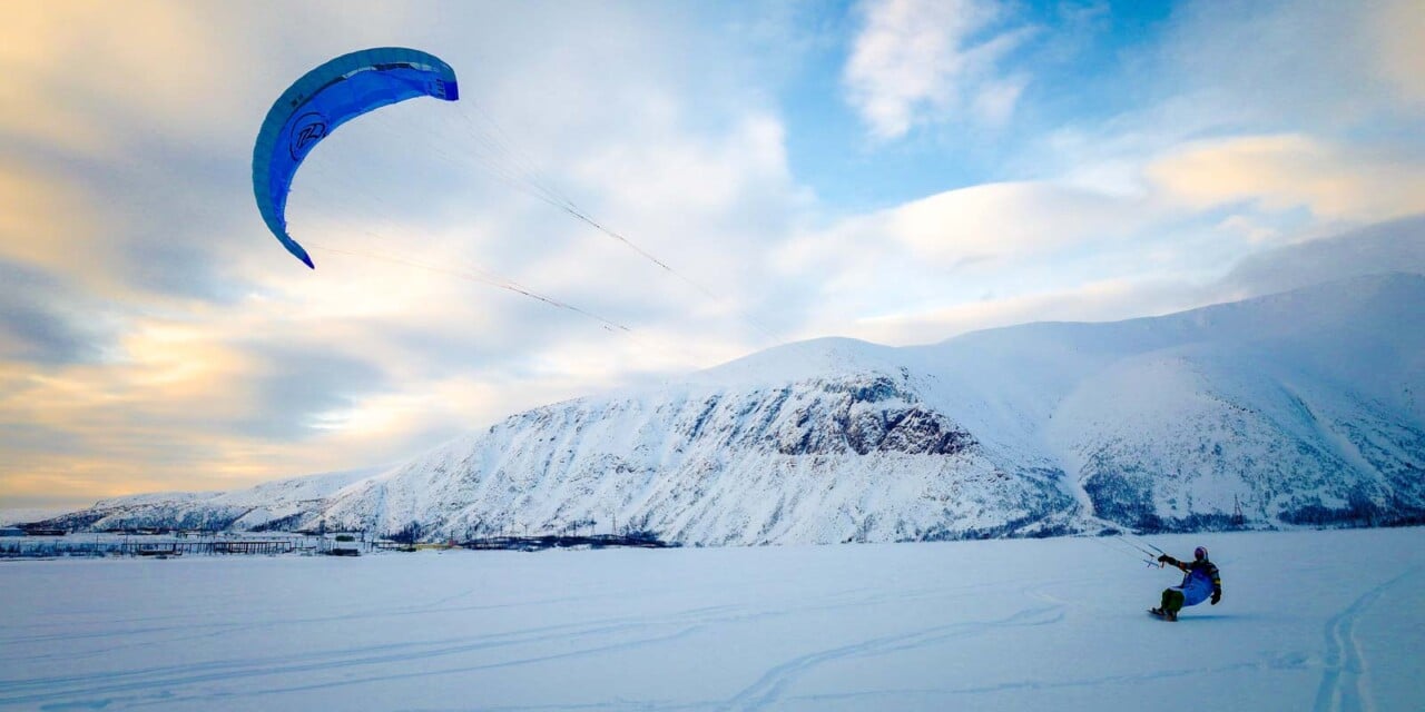 Snowkiten: Winter-Funsport aus Skifahren, Snowboarden und Kitesurfen