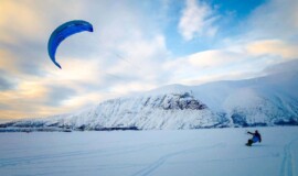 Snowkiten: Winter-Funsport aus Skifahren, Snowboarden und Kitesurfen Snowkiting