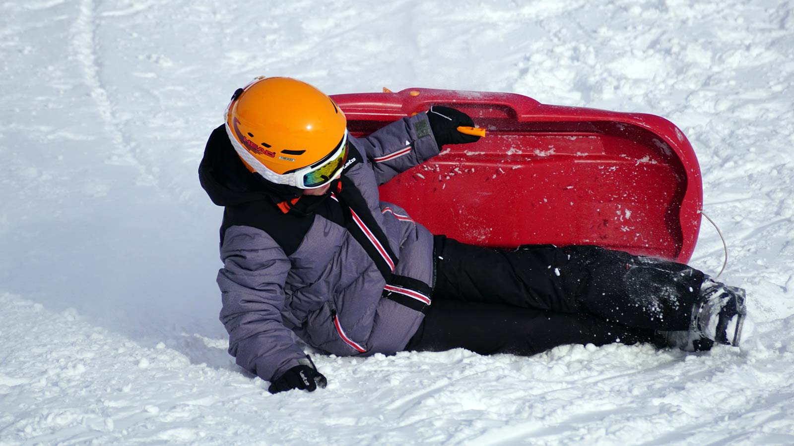 Am besten mit Helm: Snowtubes, Bobs und Rodeln