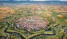 Palmanova: Welterbe und ruhiger Stellplatz auf dem Weg in den Süden Palmanova